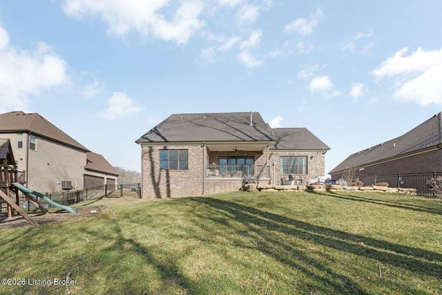 1911 Scenic Lakes Dr, Louisville, KY 40245