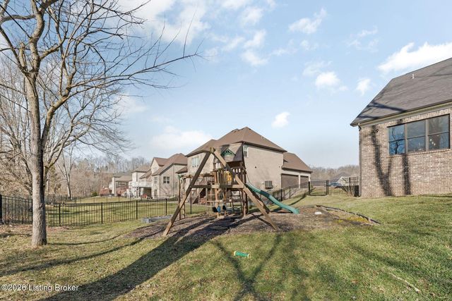 1911 Scenic Lakes Dr, Louisville, KY 40245