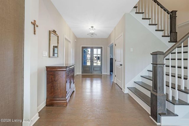 1911 Scenic Lakes Dr, Louisville, KY 40245