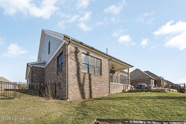 1911 Scenic Lakes Dr, Louisville, KY 40245