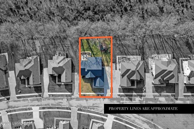 1911 Scenic Lakes Dr, Louisville, KY 40245