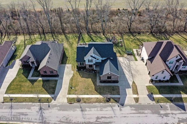 1911 Scenic Lakes Dr, Louisville, KY 40245