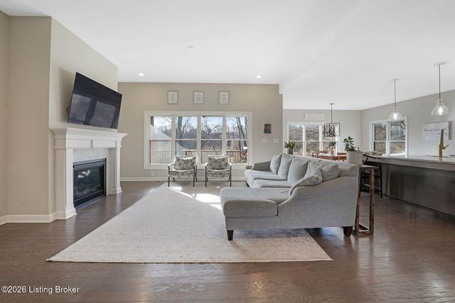 1911 Scenic Lakes Dr, Louisville, KY 40245