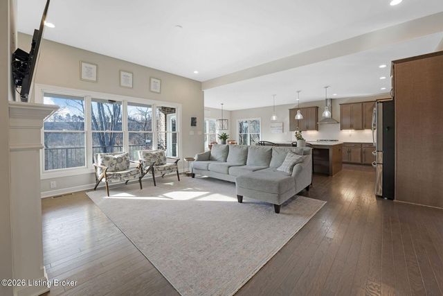 1911 Scenic Lakes Dr, Louisville, KY 40245