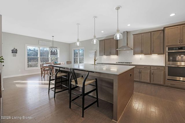 1911 Scenic Lakes Dr, Louisville, KY 40245