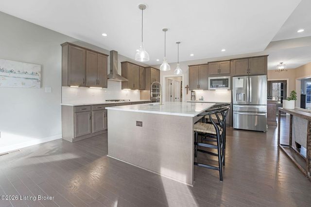 1911 Scenic Lakes Dr, Louisville, KY 40245