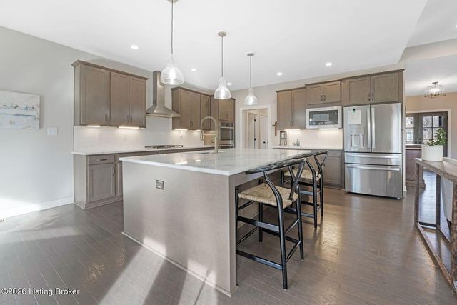 1911 Scenic Lakes Dr, Louisville, KY 40245