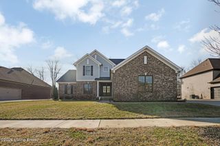 1911 Scenic Lakes Dr, Louisville, KY 40245