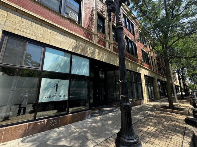 7015 N Glenwood Avenue, Chicago, IL 60626