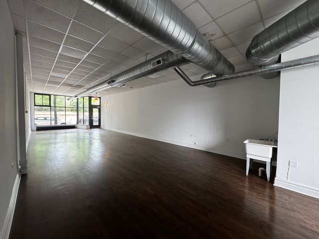 7015 N Glenwood Avenue, Chicago, IL 60626