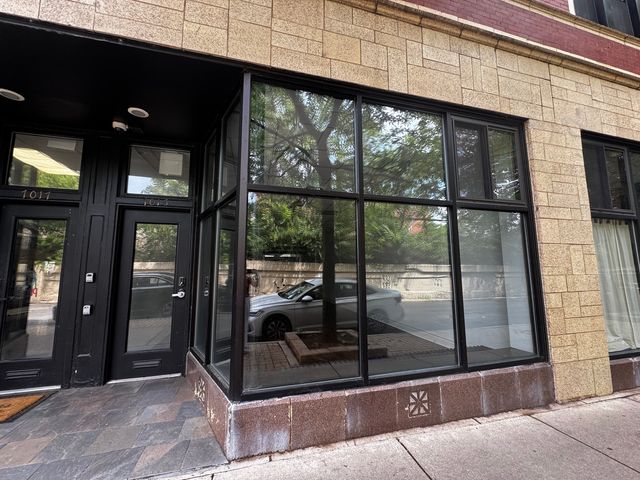 7015 N Glenwood Avenue, Chicago, IL 60626
