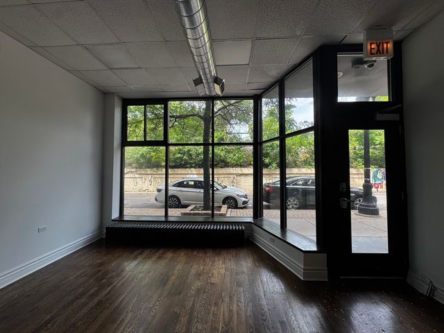 7015 N Glenwood Avenue, Chicago, IL 60626