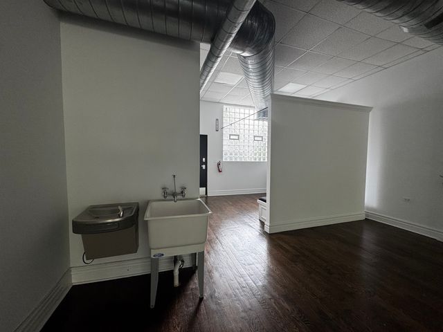 7015 N Glenwood Avenue, Chicago, IL 60626