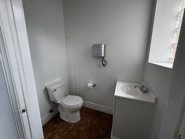 7015 N Glenwood Avenue, Chicago, IL 60626