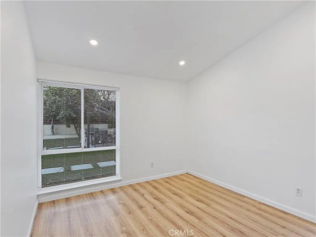 20324 Oxnard Street South, Woodland Hills, CA 91367