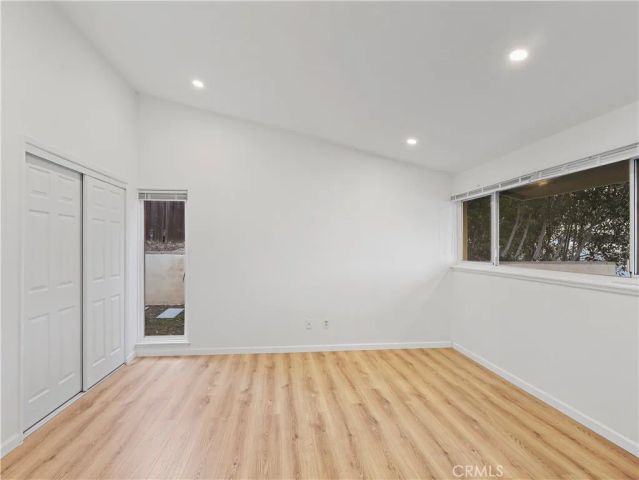 20324 Oxnard Street South, Woodland Hills, CA 91367