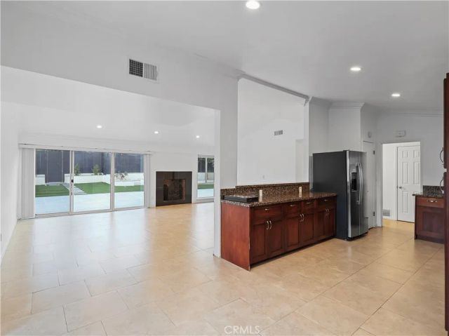20324 Oxnard Street South, Woodland Hills, CA 91367