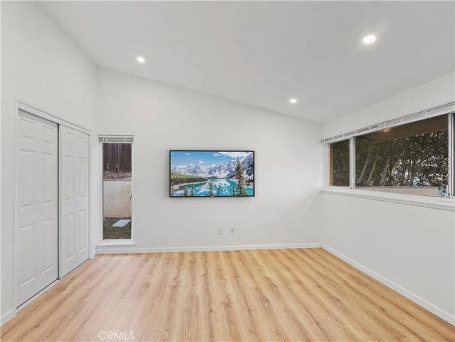 20324 Oxnard Street South, Woodland Hills, CA 91367