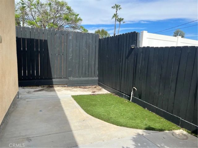 20324 Oxnard Street South, Woodland Hills, CA 91367