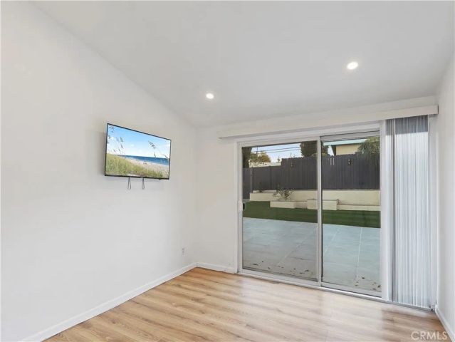 20324 Oxnard Street South, Woodland Hills, CA 91367