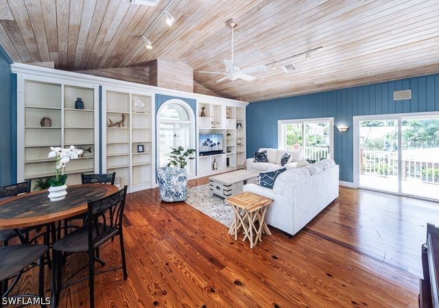 374 14th AVE S, Naples, FL 34102