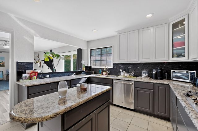 3900 N Shadycreek Drive, Arlington, TX 76013