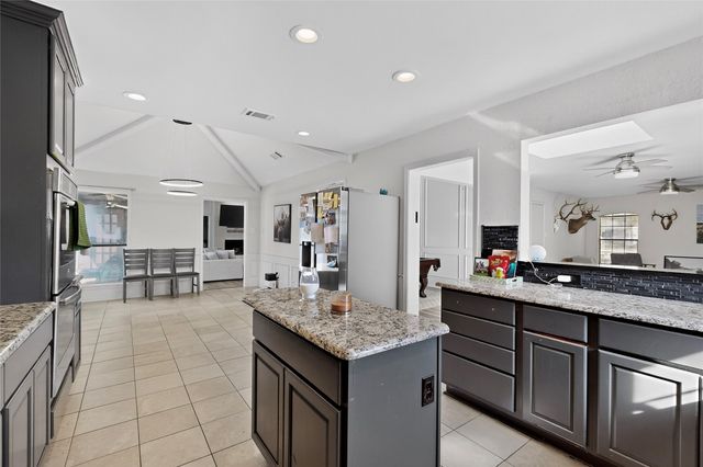 3900 N Shadycreek Drive, Arlington, TX 76013