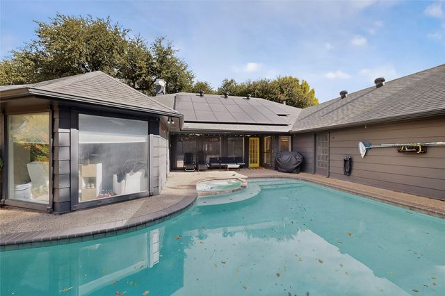 3900 N Shadycreek Drive, Arlington, TX 76013