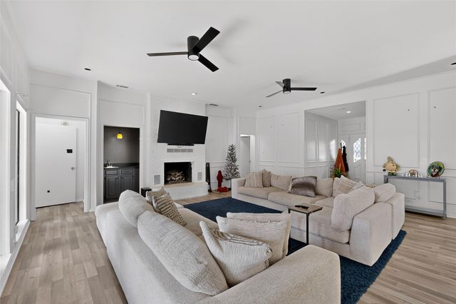 3900 N Shadycreek Drive, Arlington, TX 76013