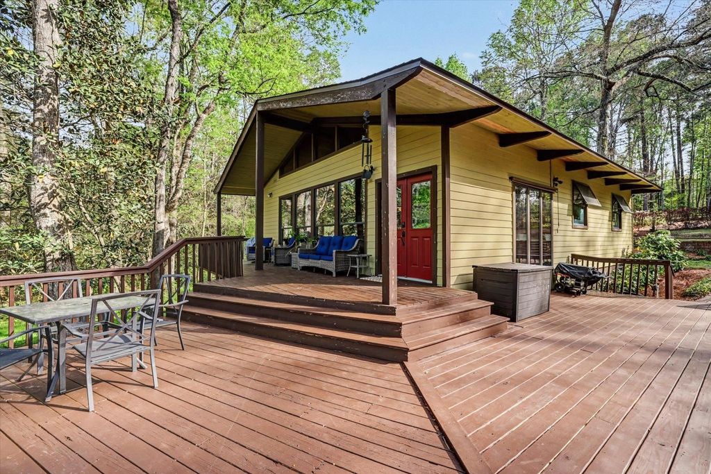 Image 1 of property listing at 439 BEAVER LAKE Road, Tallahassee, FL 32312