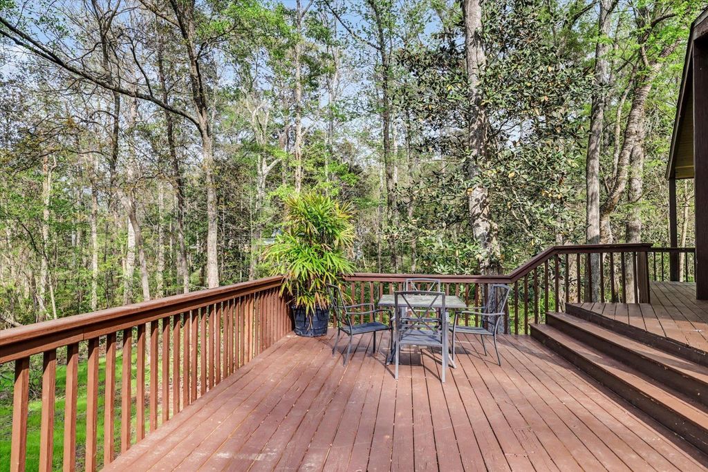 Image 10 of property listing at 439 BEAVER LAKE Road, Tallahassee, FL 32312
