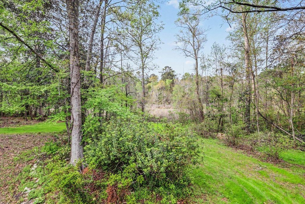 Image 11 of property listing at 439 BEAVER LAKE Road, Tallahassee, FL 32312