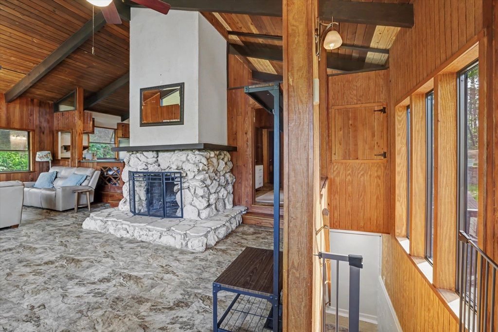 Image 15 of property listing at 439 BEAVER LAKE Road, Tallahassee, FL 32312