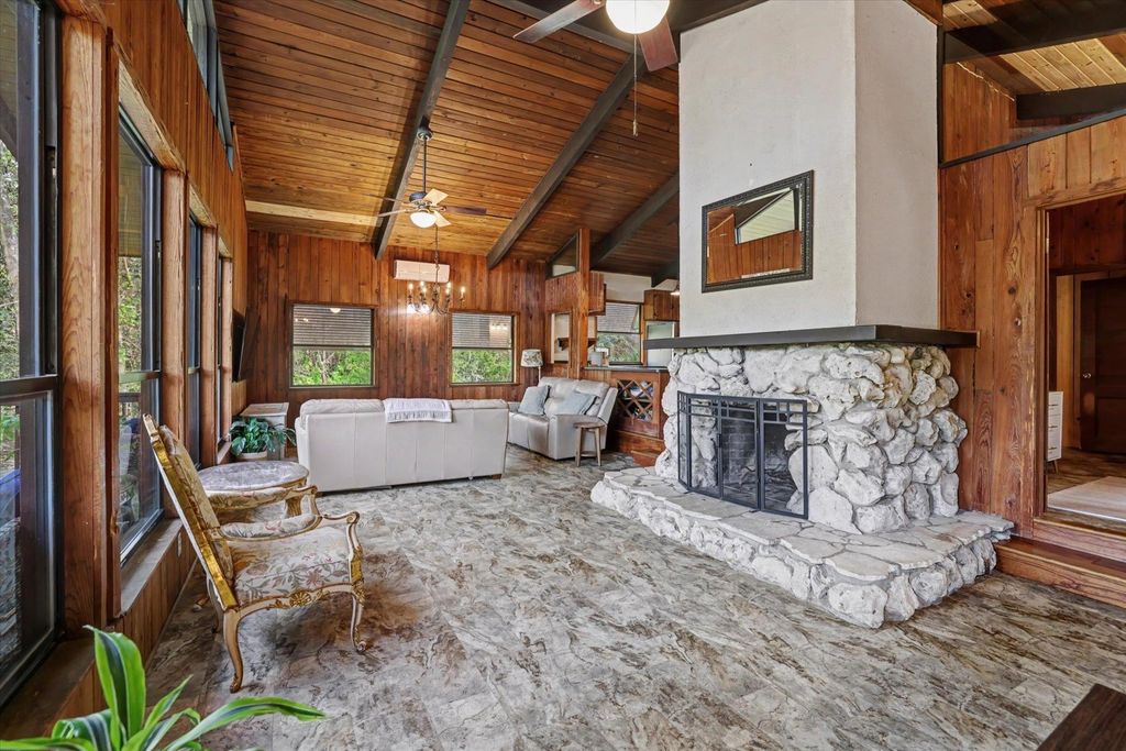 Image 16 of property listing at 439 BEAVER LAKE Road, Tallahassee, FL 32312