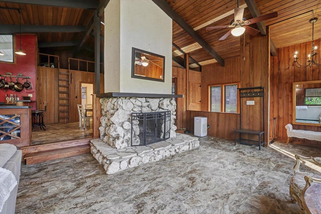 Image 18 of property listing at 439 BEAVER LAKE Road, Tallahassee, FL 32312