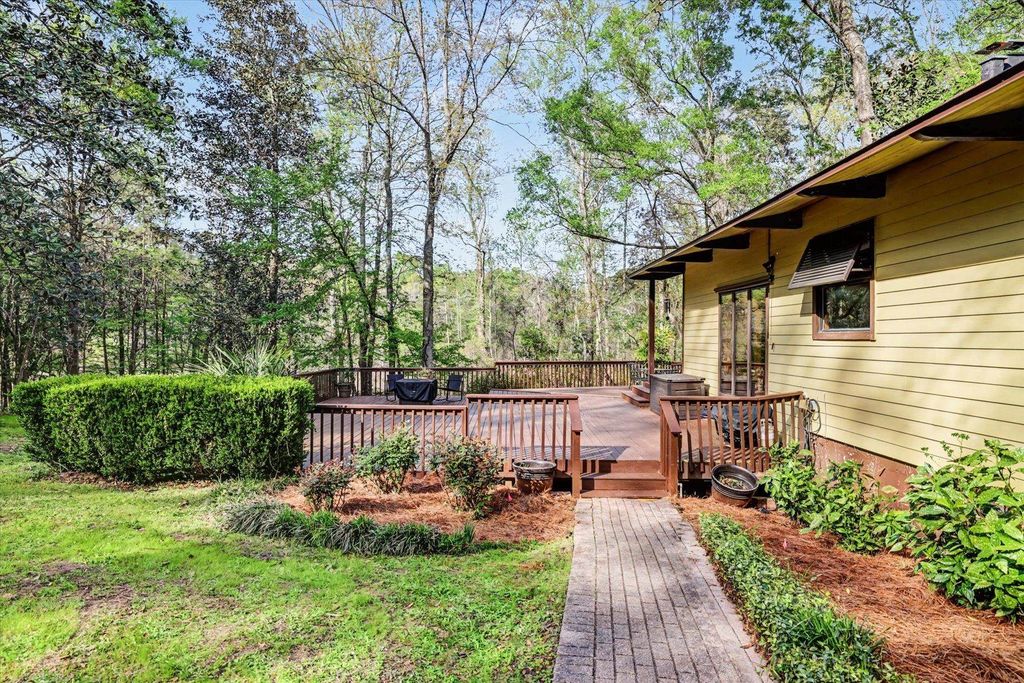Image 2 of property listing at 439 BEAVER LAKE Road, Tallahassee, FL 32312
