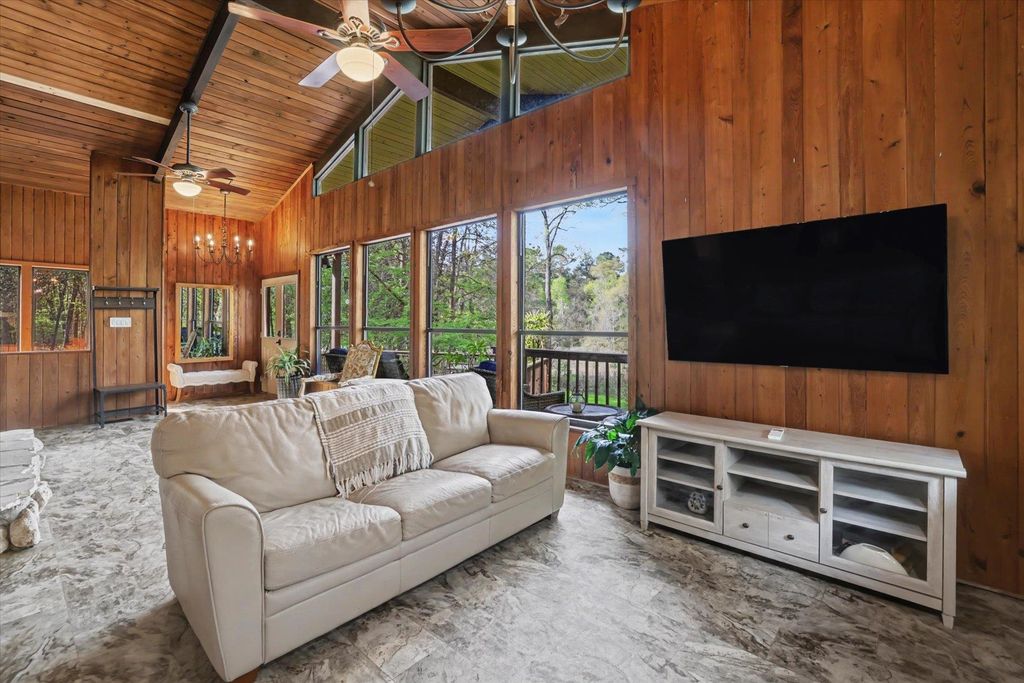 Image 22 of property listing at 439 BEAVER LAKE Road, Tallahassee, FL 32312