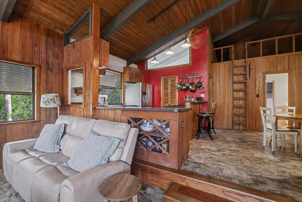 Image 25 of property listing at 439 BEAVER LAKE Road, Tallahassee, FL 32312