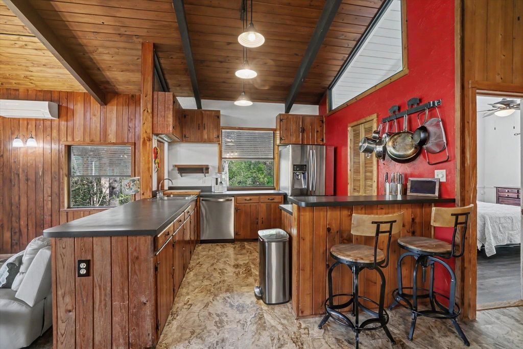 Image 27 of property listing at 439 BEAVER LAKE Road, Tallahassee, FL 32312