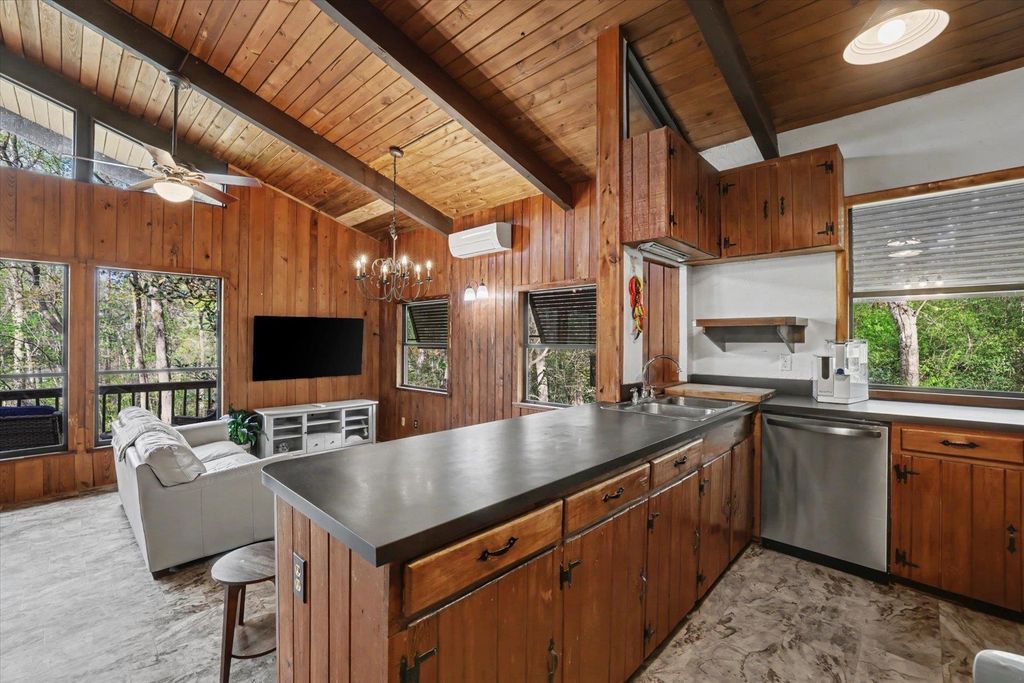 Image 28 of property listing at 439 BEAVER LAKE Road, Tallahassee, FL 32312