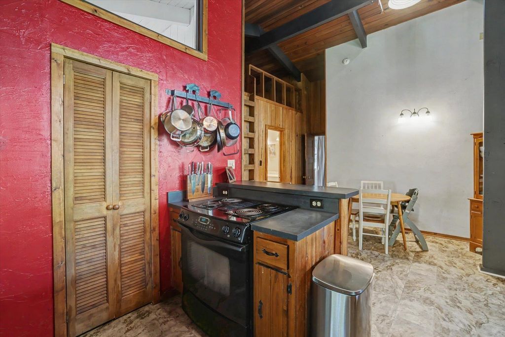 Image 30 of property listing at 439 BEAVER LAKE Road, Tallahassee, FL 32312