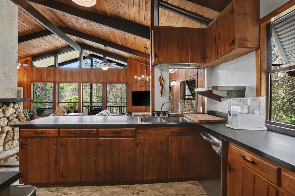 Image 31 of property listing at 439 BEAVER LAKE Road, Tallahassee, FL 32312