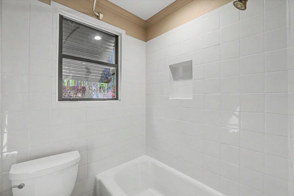 Image 38 of property listing at 439 BEAVER LAKE Road, Tallahassee, FL 32312