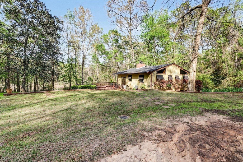 Image 4 of property listing at 439 BEAVER LAKE Road, Tallahassee, FL 32312