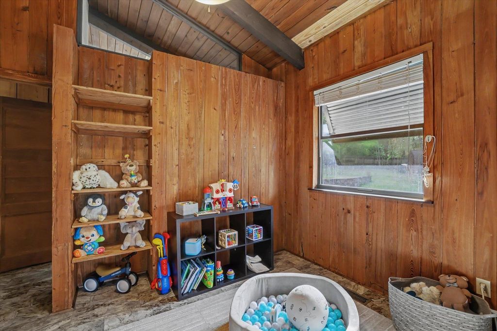 Image 43 of property listing at 439 BEAVER LAKE Road, Tallahassee, FL 32312