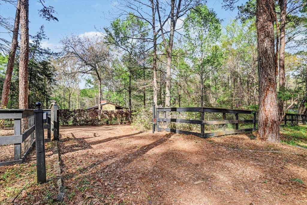 Image 69 of property listing at 439 BEAVER LAKE Road, Tallahassee, FL 32312