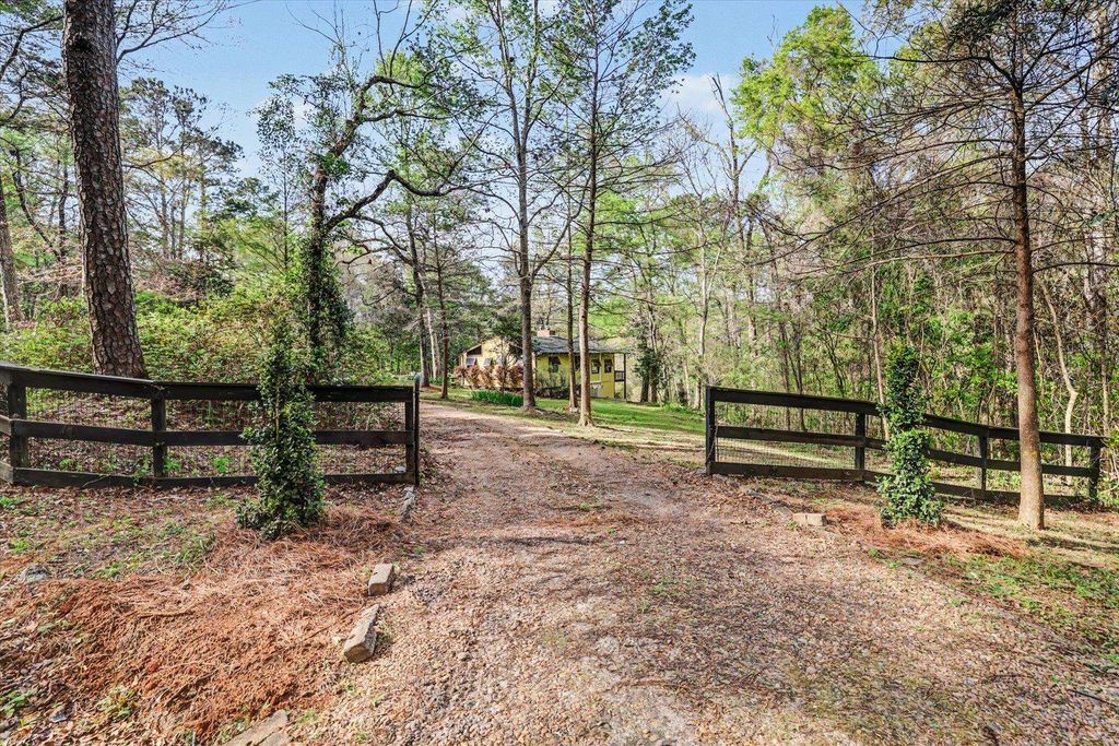 Image 70 of property listing at 439 BEAVER LAKE Road, Tallahassee, FL 32312