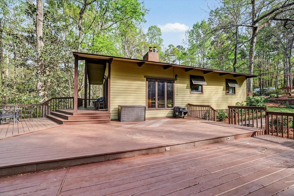 Image 9 of property listing at 439 BEAVER LAKE Road, Tallahassee, FL 32312