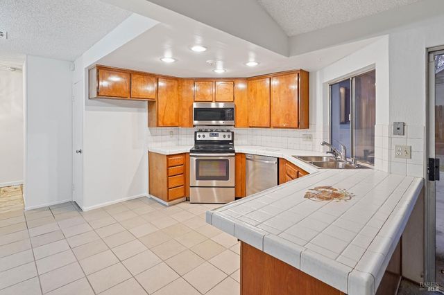 500 Asbury Ln, Fairfield, CA 94533