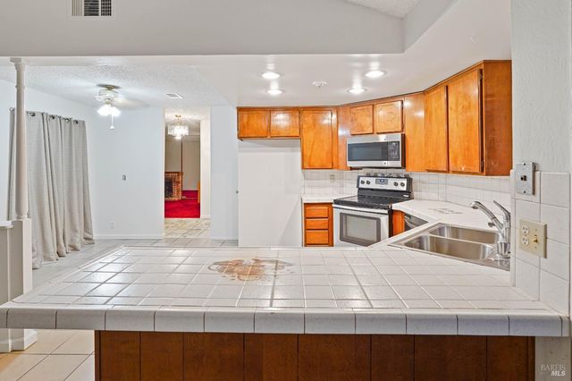 500 Asbury Ln, Fairfield, CA 94533